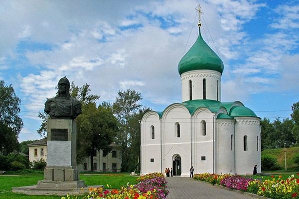 храм