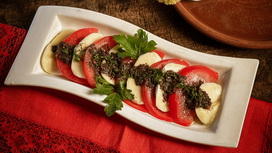 Моцарелла с томатами