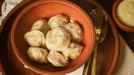 Пельмени домашние со сметаной (индейка)